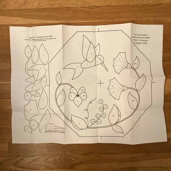 NIP Vintage Hummingbird pattern and fabric kit for appliquéd wall quilt. - Picture 3 of 9